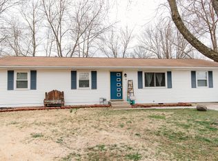 143 Fielder Dr, Salem, IL 62881