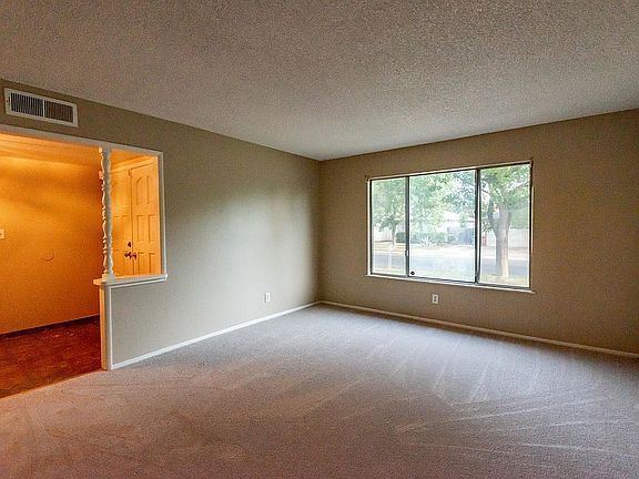 3rd image of 2820 W Acacia Ave