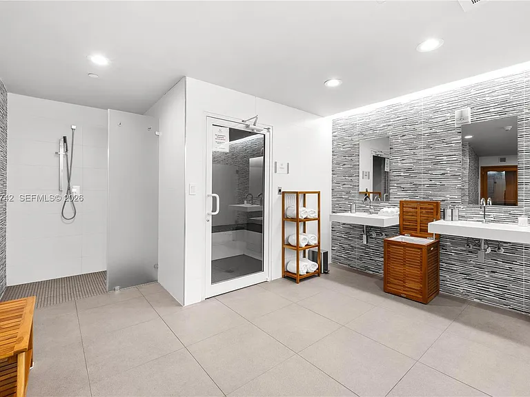 400 Alton Rd #907 — Photo 31