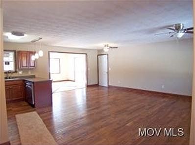 3rd image of 522 Windsor Dr
