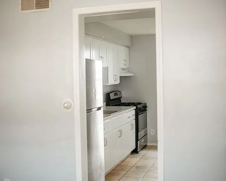 1080 Kelly Dr — Photo 10
