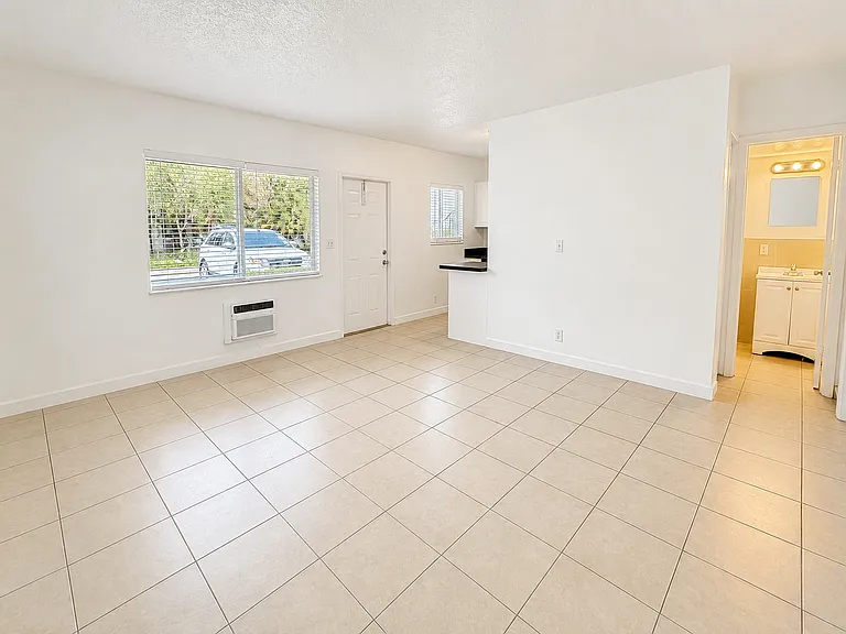 701 SW 14th Ave — Photo 6