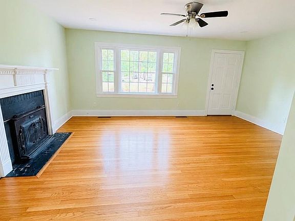 2nd image of 217 College St