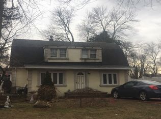 112 Vanderbilt Ave, Central Islip, NY 11722