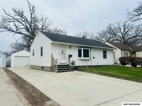 811 16th St NE, Mason City, IA 50401