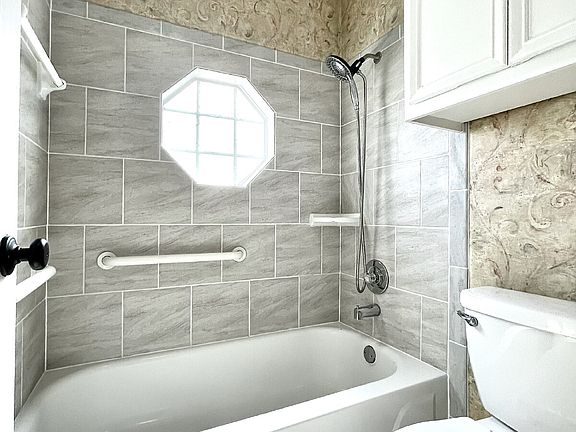 4th image of 1106 Briargate Dr