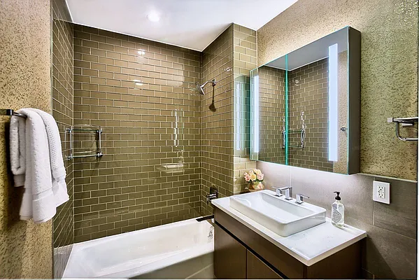 Rented by Hooli Homes New York Inc | media 29