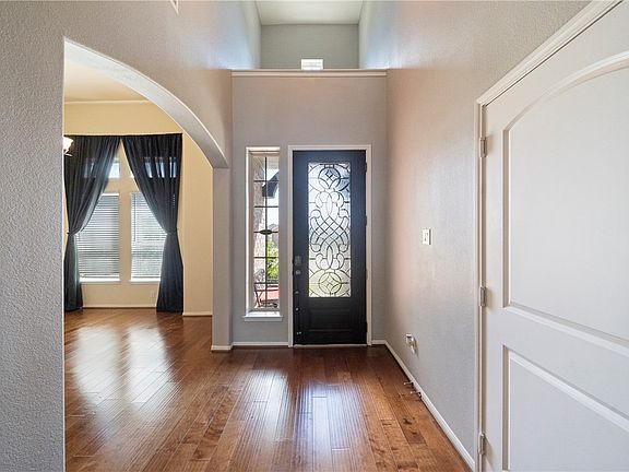 3rd image of 114 Covington Ct