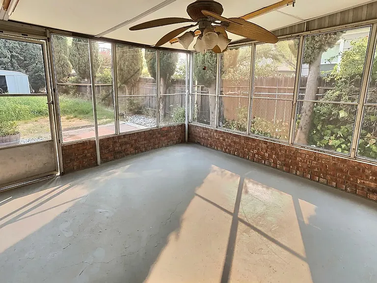 531 Elefa St — Photo 16