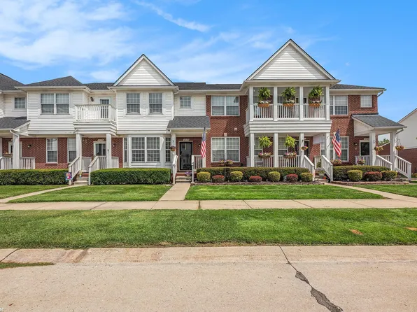 29157 Philadelphia Dr, Chesterfield, MI 48051
