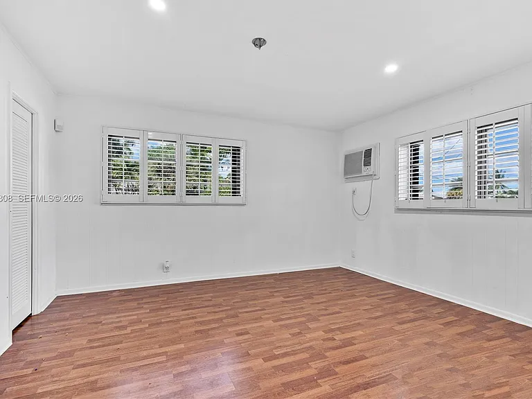 1418 NE 57th Ct — Photo 28