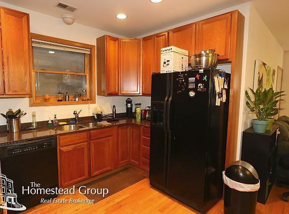 4th image of 930 W Leland Ave APT 02