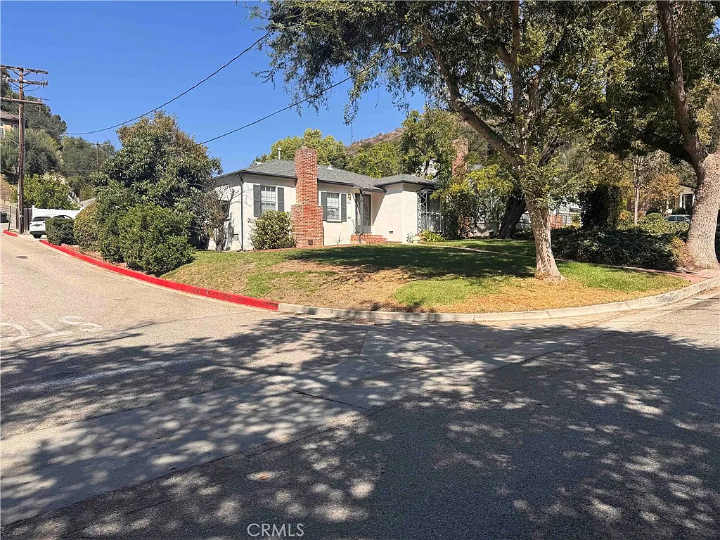 3 bed, 2.5 bath, 1446 sqft, $5,300 — Photo 2