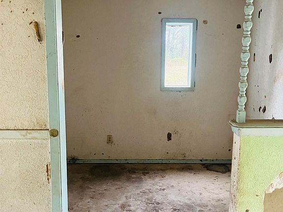5th image of 1002 County Road 3106 S