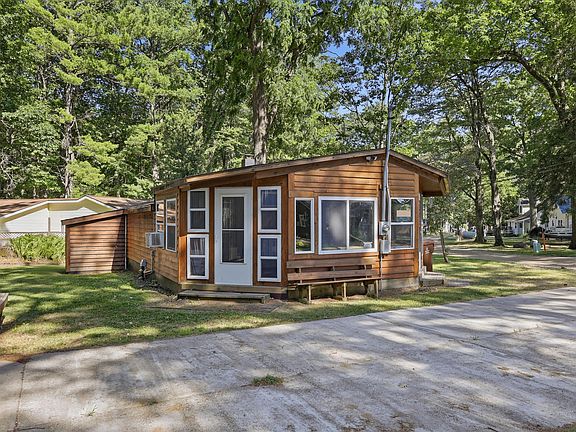 3rd image of 312 Woodland Dr