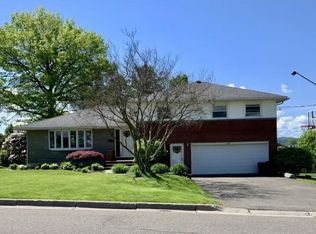 2704 Columbia Dr, Endwell, NY 13760