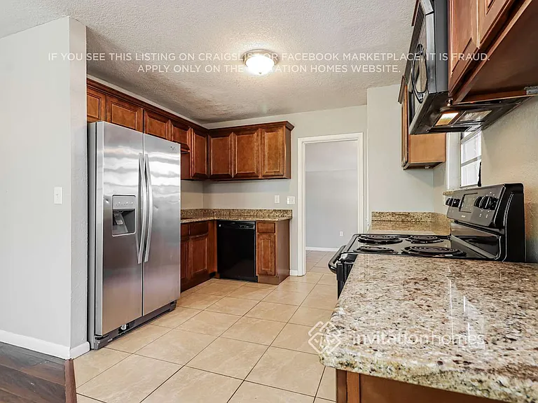 939 Lakewood Ave — Photo 6