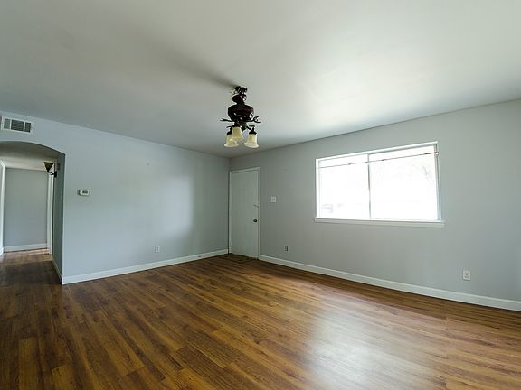 3rd image of 5413 Prince Dr