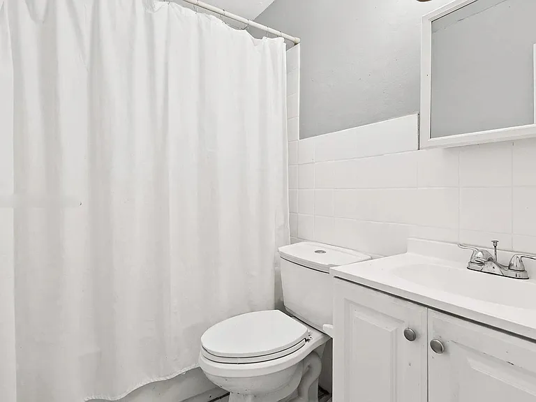 2434 McKinley St — Photo 8