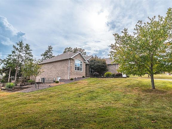 2nd image of 302 Sooter Ln