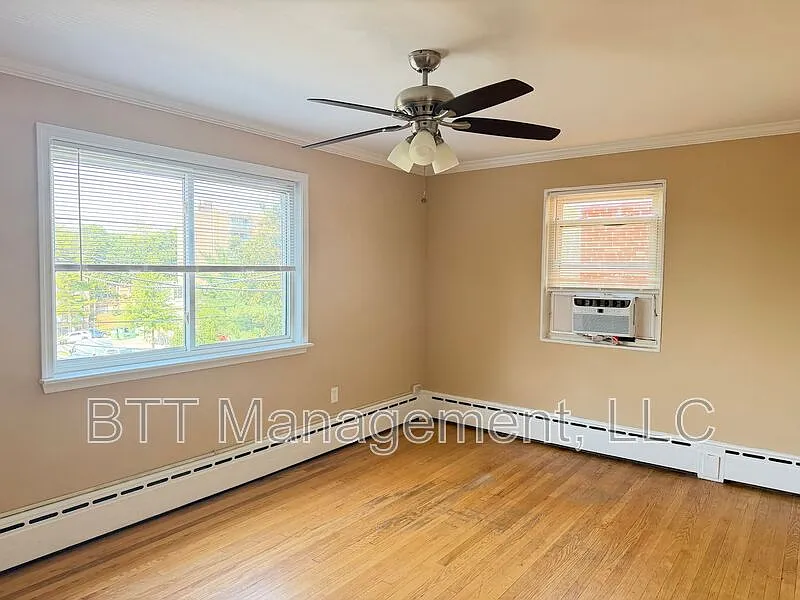 2 bed, 1.0 bath, 750 sqft, $1,550 — Photo 2