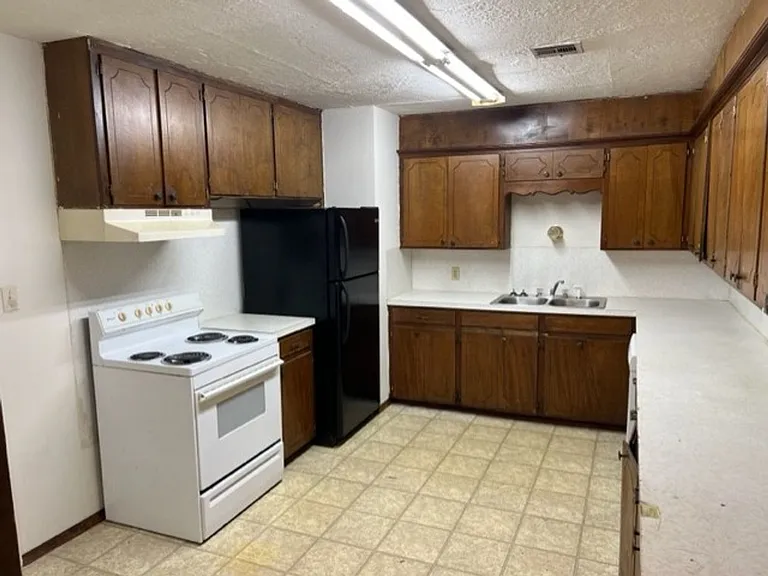 1122 N Flood Ave — Photo 15