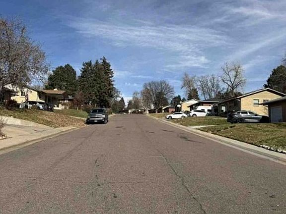 Exterior Neighborhood (street photo)
