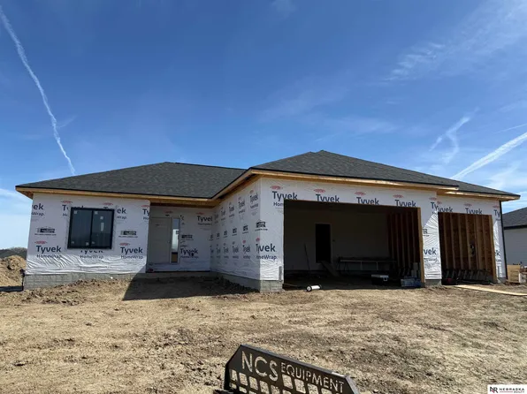 9400 Dalton Dr, Lincoln, NE 68516