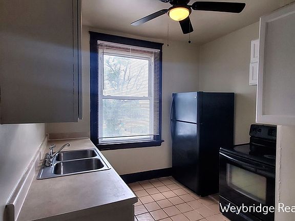 3rd image of 3148 Harvard Ave #2