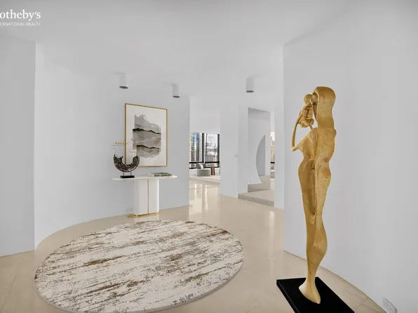 870 United Nations Plaza image 10 of 27