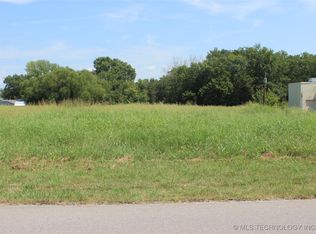 S Grant Ave, Wagoner, OK 74467