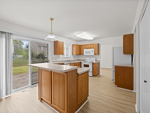 4th image of 10481 Somerset Ln