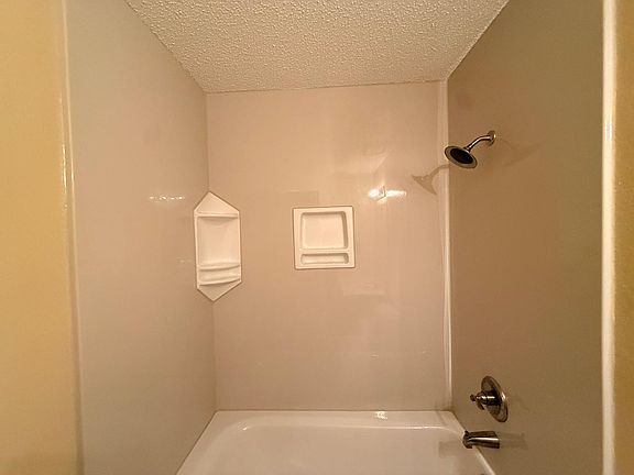 3rd image of 2616 Helen Ln