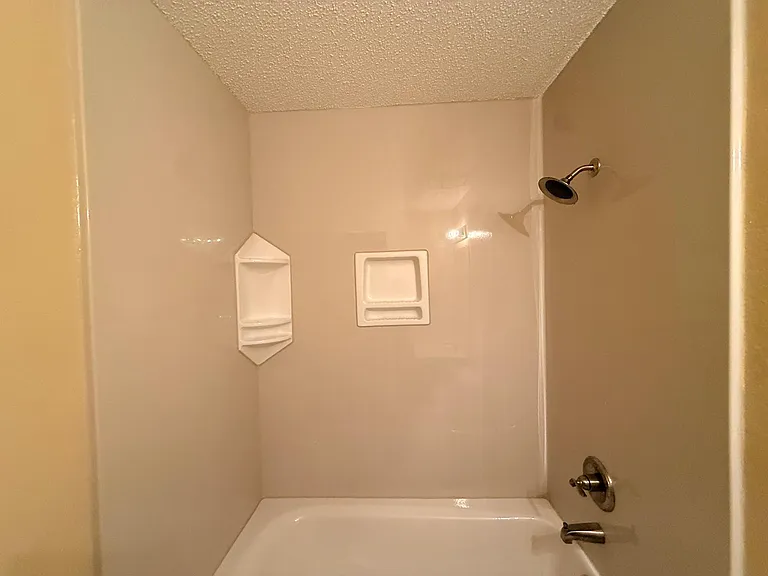 2616 Helen Ln — Photo 3