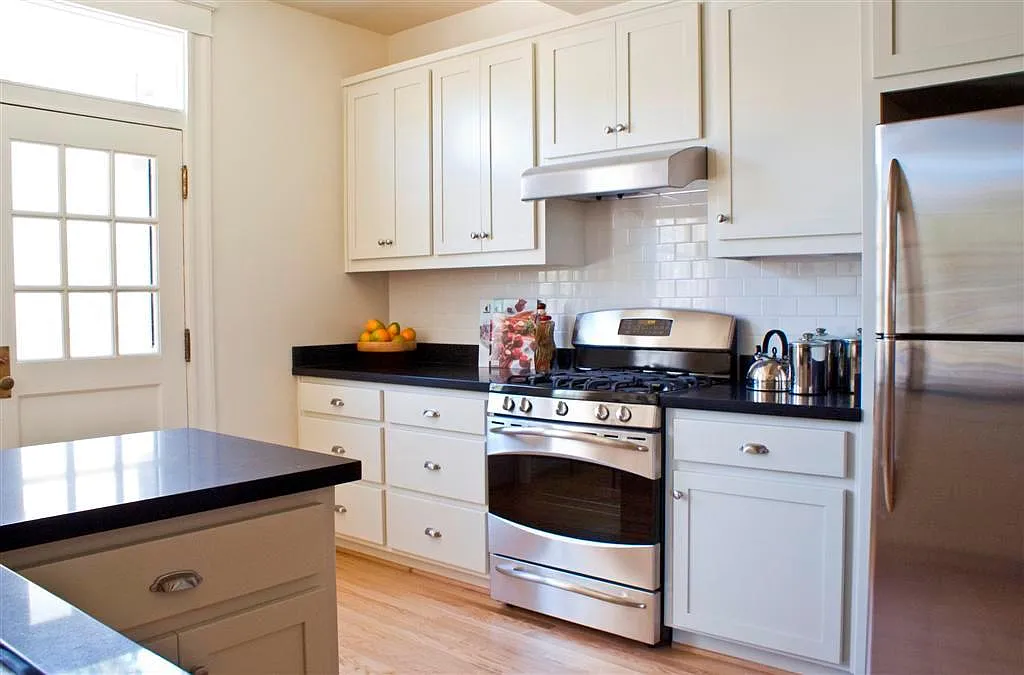3 bed, 1700 sqft, $11,800 — Photo 4