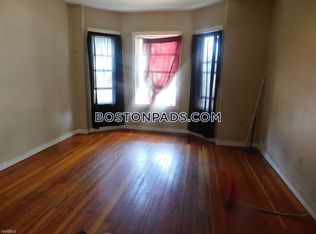 818 River St, Hyde Park, MA 02136