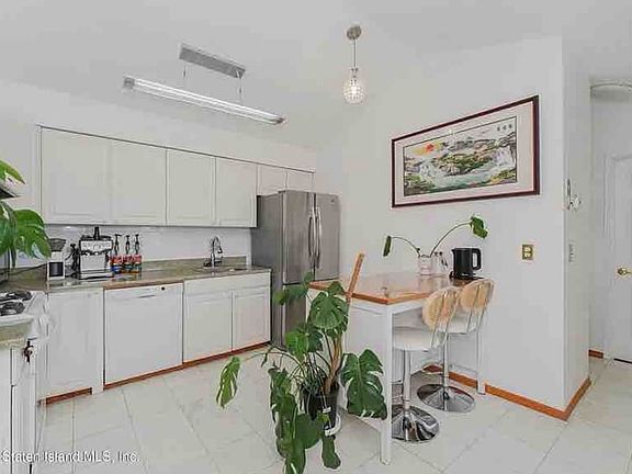 3rd image of 29 Elmtree Ave #2