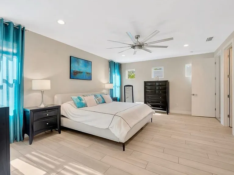 2706 W Trilby Ave — Photo 24