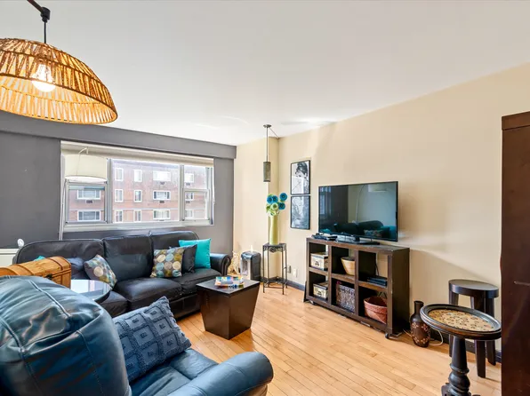 52-30 39th Drive image 3 of 14