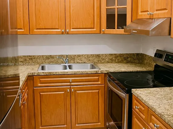 13820 SW 112th St APT 204, Miami, FL 33186