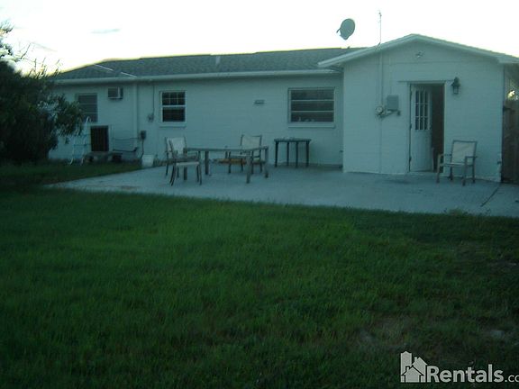 3rd image of 1410 Island Dr S