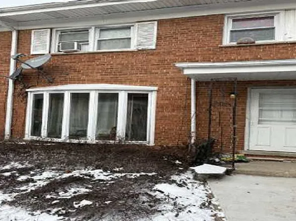 8815 Robin Dr APT E, Des Plaines, IL 60016