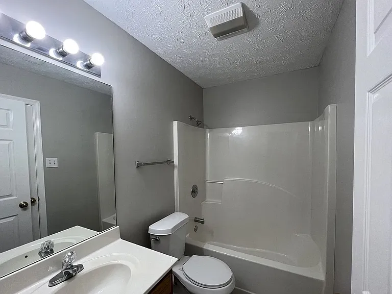 1013 Ashley Michelle Ct — Photo 17