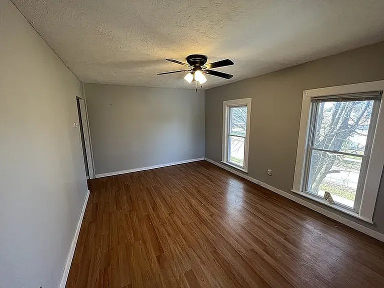 186 N Elm St #2 — Photo 12