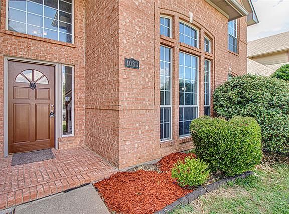 5th image of 1033 Essex Dr