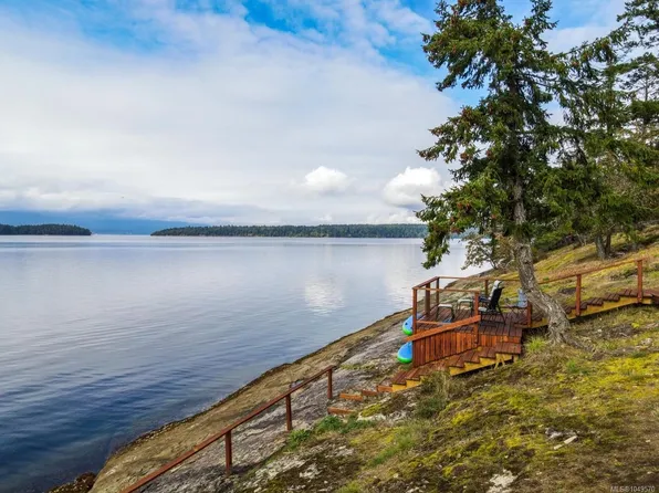 214 Dogwood Ln, Saltspring Island, BC V8K 1A4