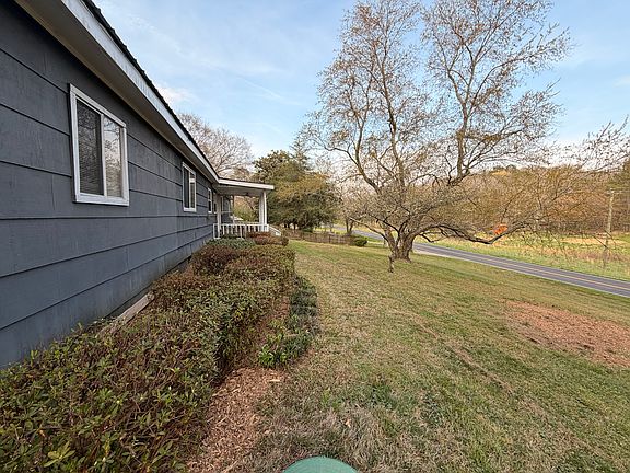 3rd image of 2070 Ridgeway Rd