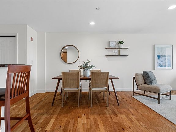 5th image of 120 Wyllis Ave Unit 310