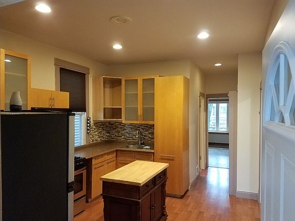 4th image of 1911 N Lowell Ave #1