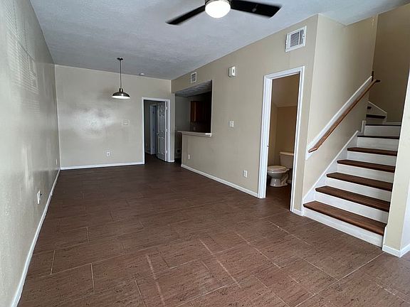 2nd image of 4735 Clover St #4735B
